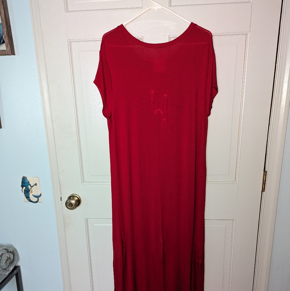 Long red dress, short sleeve